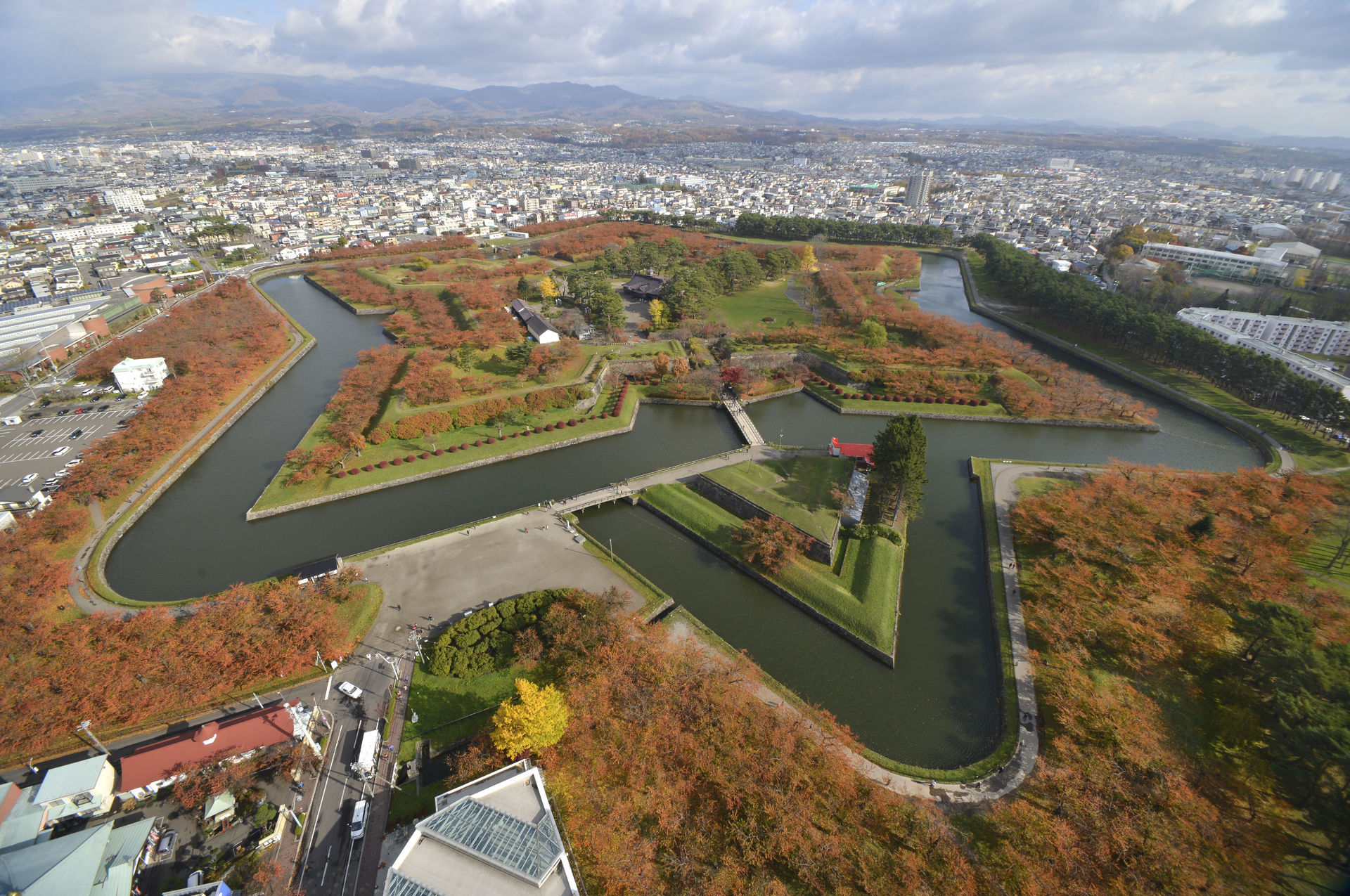 learn-more-about-goryokaku-fort-in-autumn-hokkaido-find-47